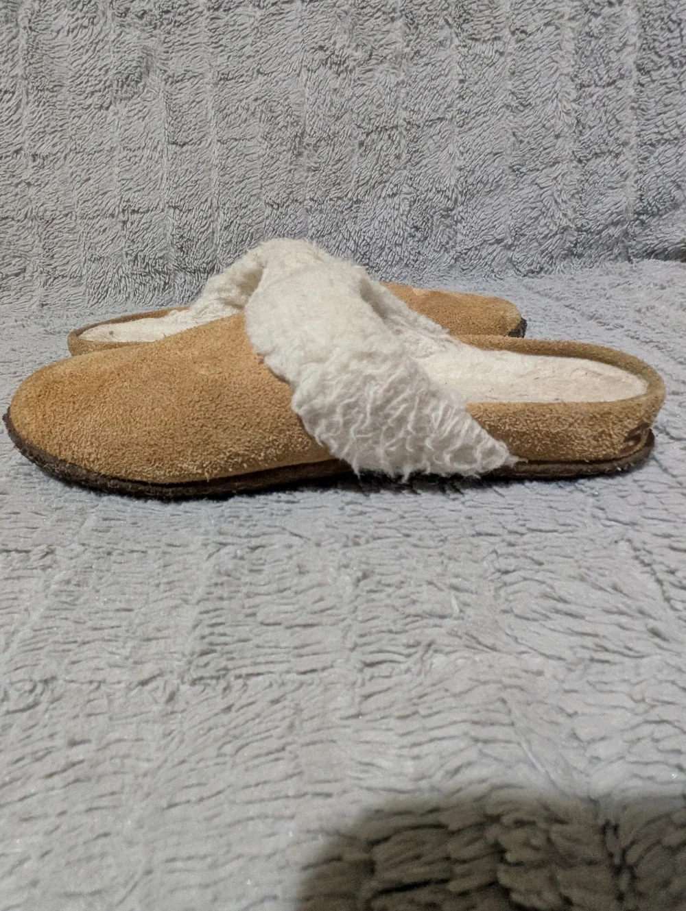 Sorel Suede Slip-On Slippers in Camel and Cream Kids Size 3